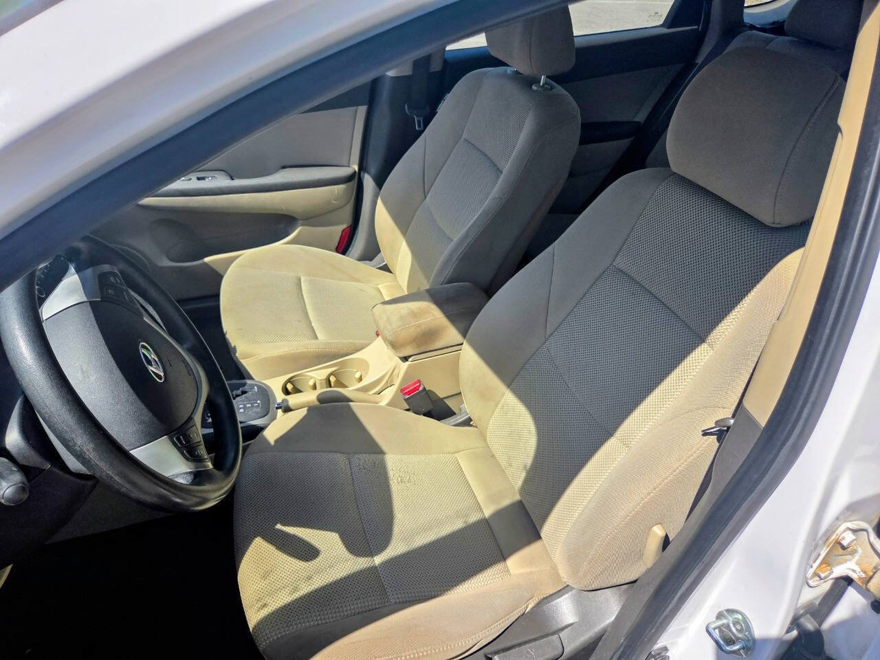 Used 2012 Hyundai Elantra w/ Preferred Pkg FWD image 11