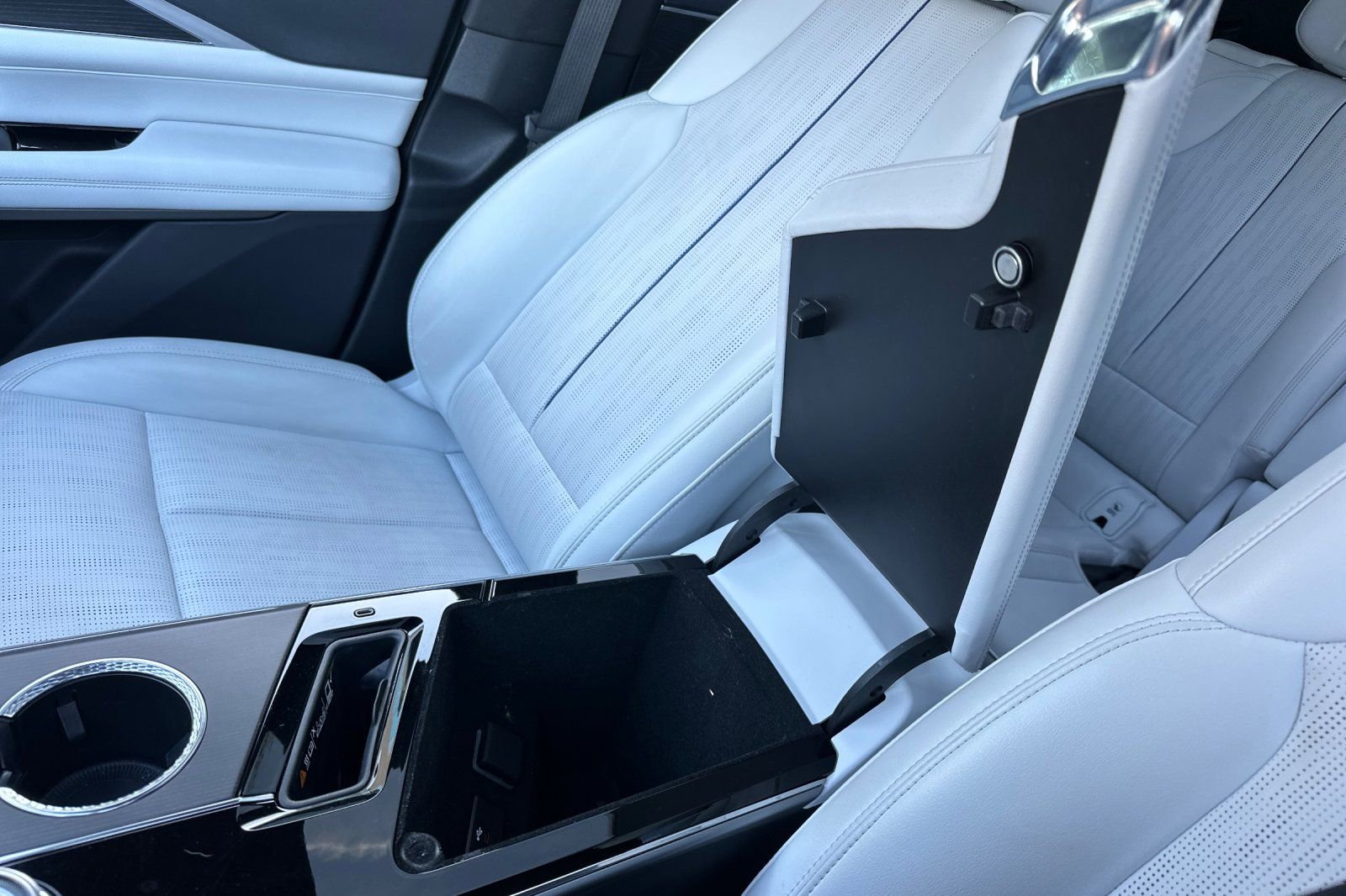 Certified 2024 Cadillac Lyriq Luxury image 33