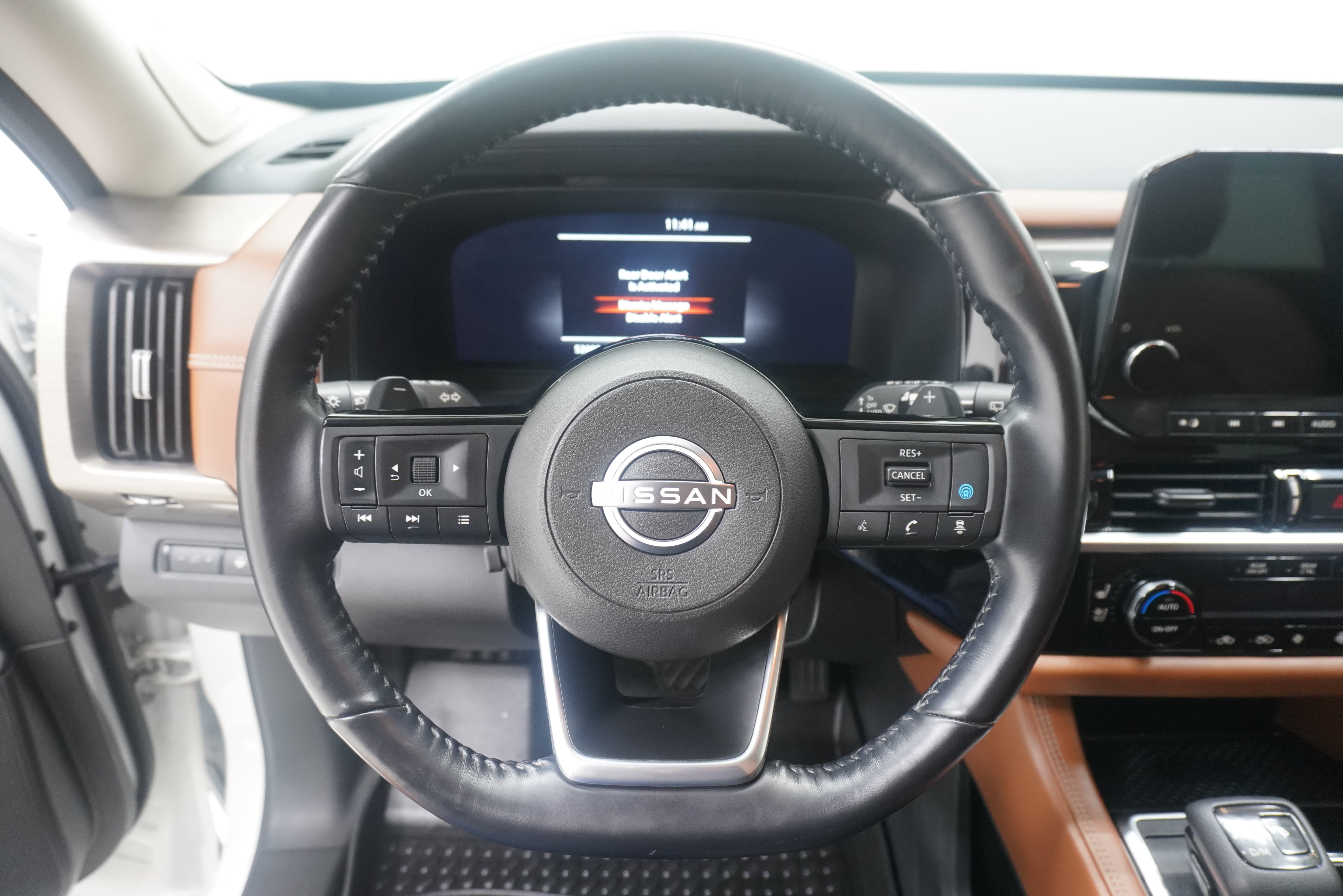 Used 2023 Nissan Pathfinder Platinum w/ Lighting Package (N93) FWD image 20