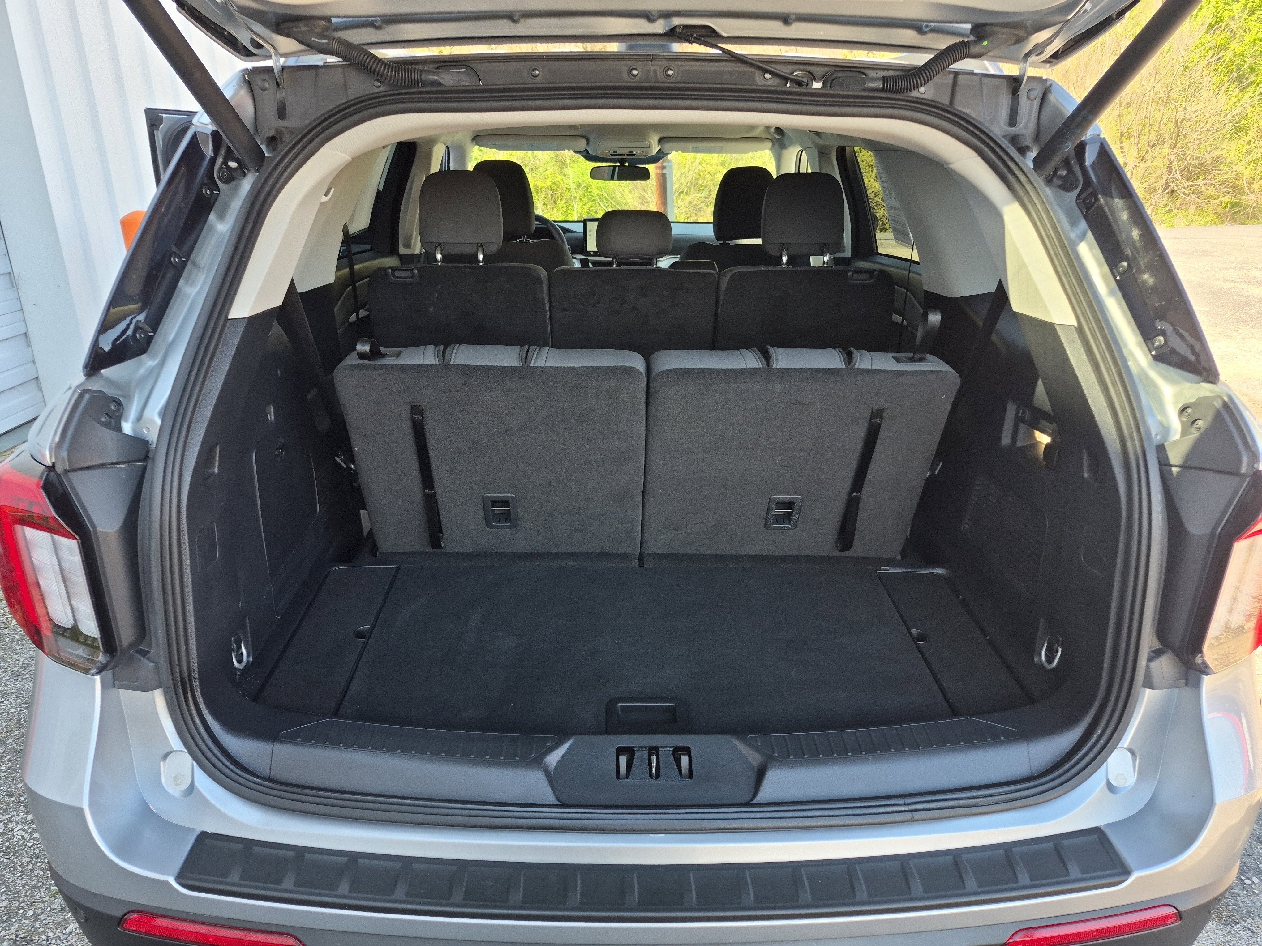 Certified 2025 Ford Explorer Active image 8