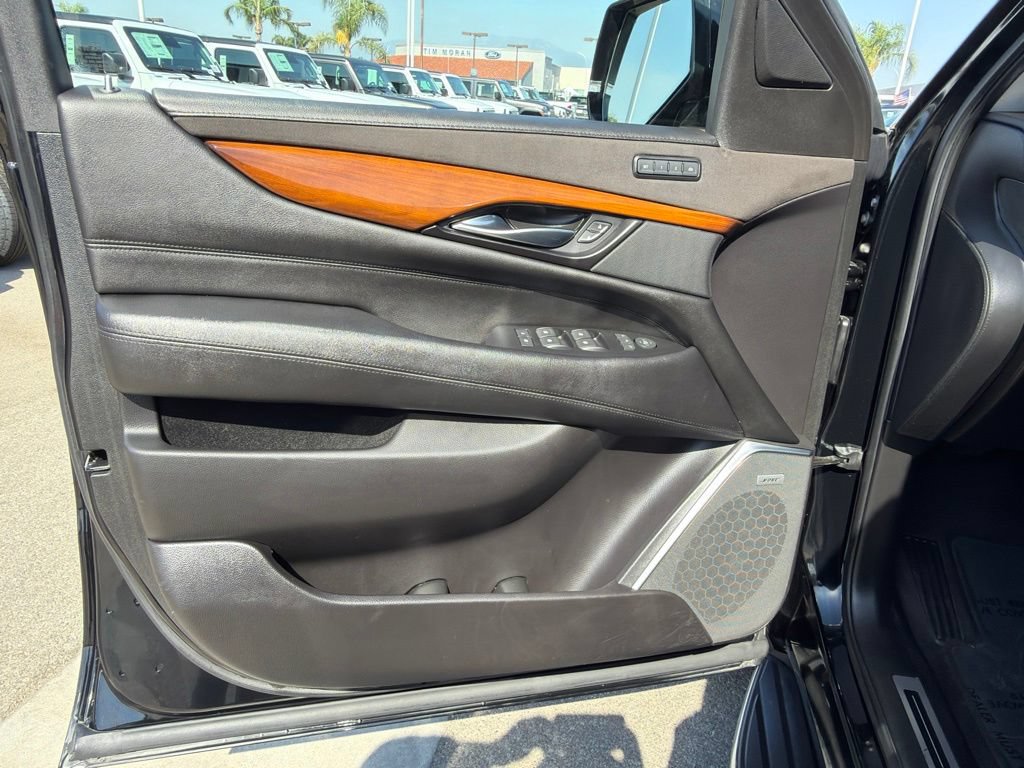 Used 2020 Cadillac Escalade ESV Premium Luxury w/ Escalade Sport Edition AWD/4WD image 14