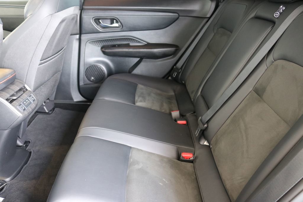 Used 2023 Nissan Ariya AWD image 25