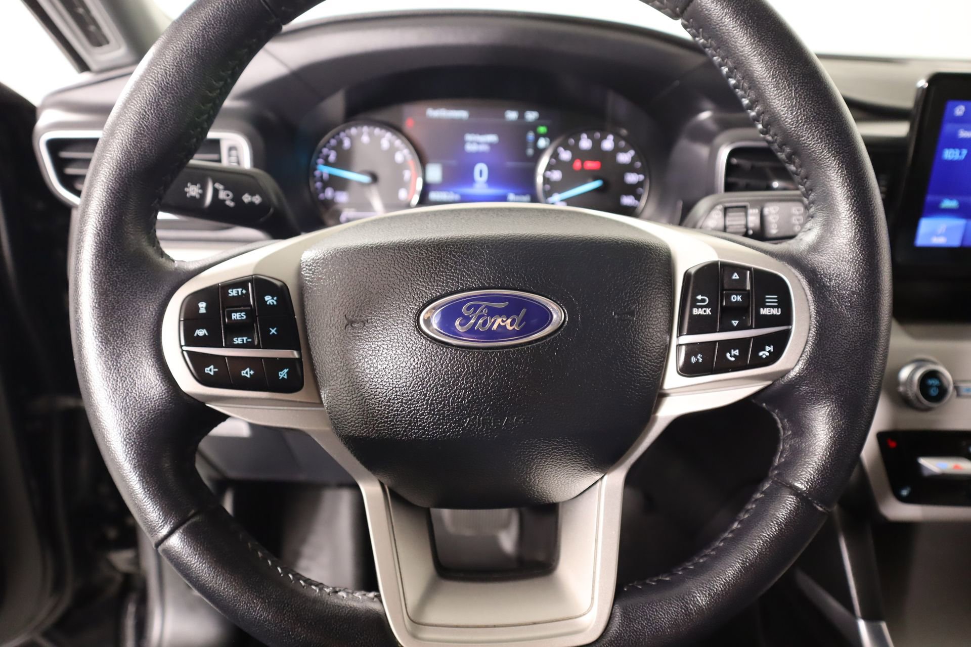 Used 2023 Ford Explorer XLT w/ Equipment Group 202A image 3