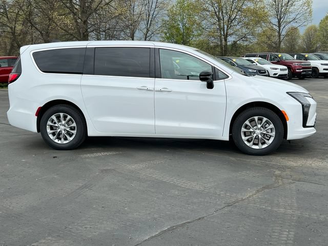 New 2027 Chrysler Pacifica Select AWD/4WD image 48