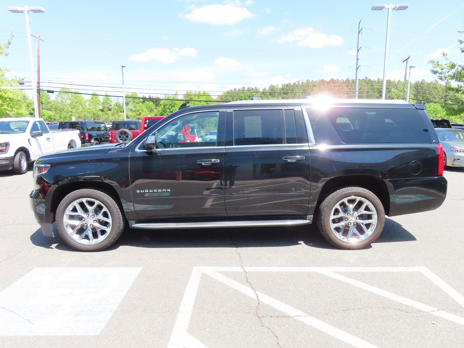Used 2017 Chevrolet Suburban Premier AWD/4WD image 8