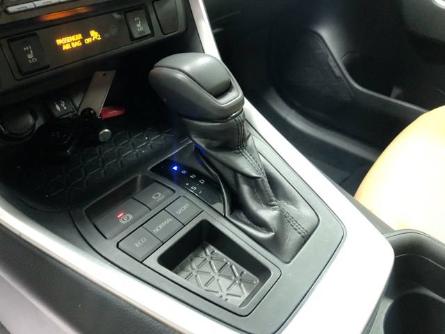 Used 2019 Toyota RAV4 XLE w/ Convenience Package FWD image 25