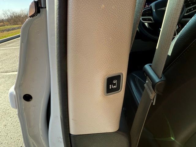Used 2022 Chrysler Pacifica Touring-L image 18