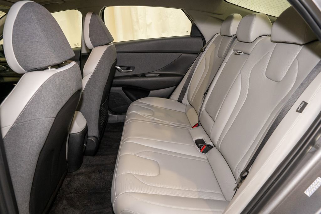 Used 2025 Hyundai Elantra Limited image 8