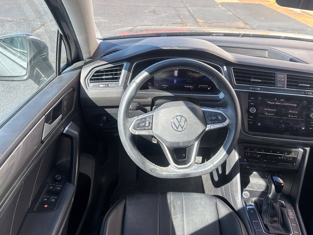 Used 2022 Volkswagen Tiguan SE FWD image 2