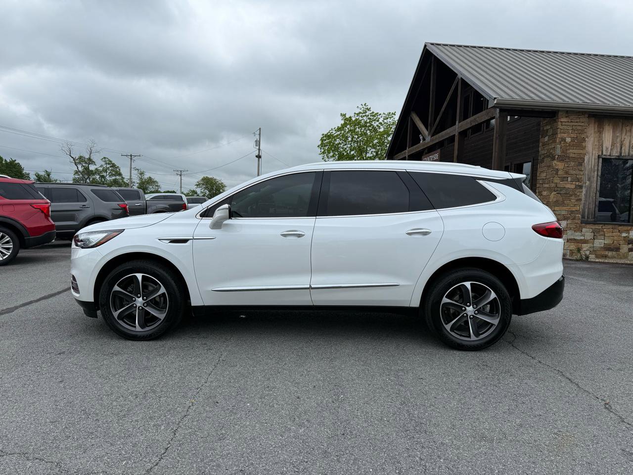 Used 2021 Buick Enclave Essence w/ Sport Touring Edition FWD image 3