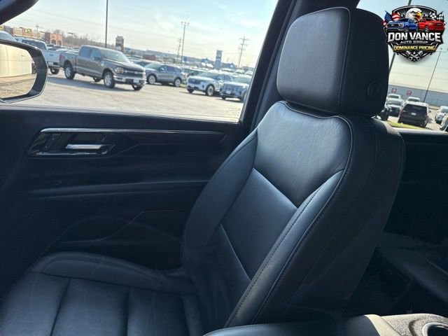 Used 2025 Chevrolet Suburban Z71 image 24