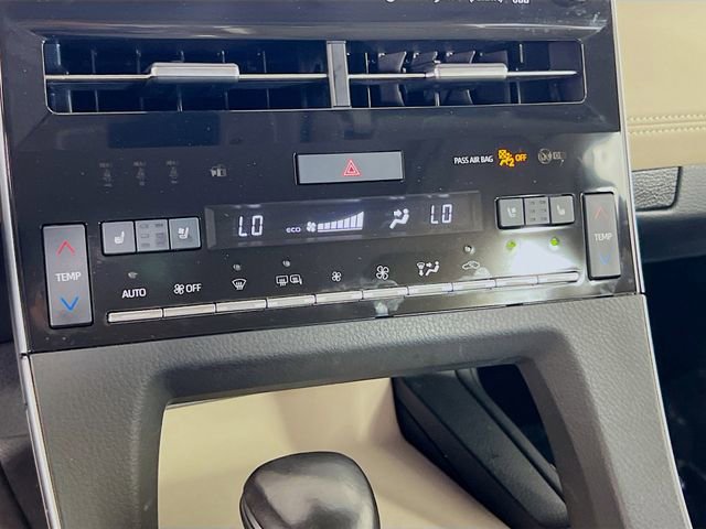 Used 2020 Toyota Avalon Limited image 17