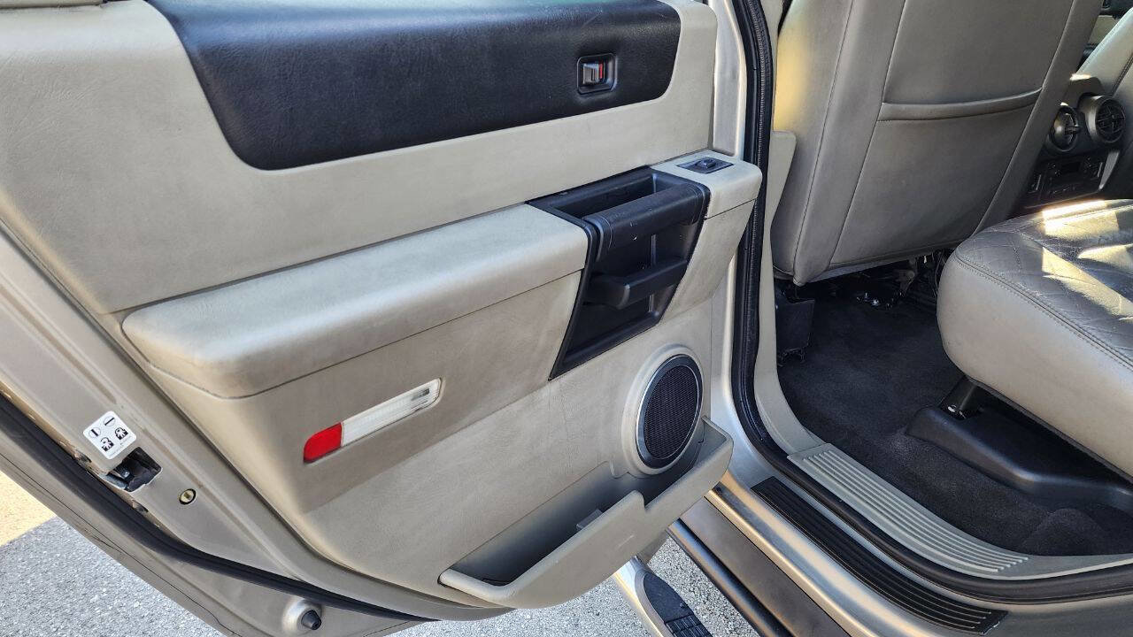 Used 2003 HUMMER H2 w/ Preferred Equipment Group image 13