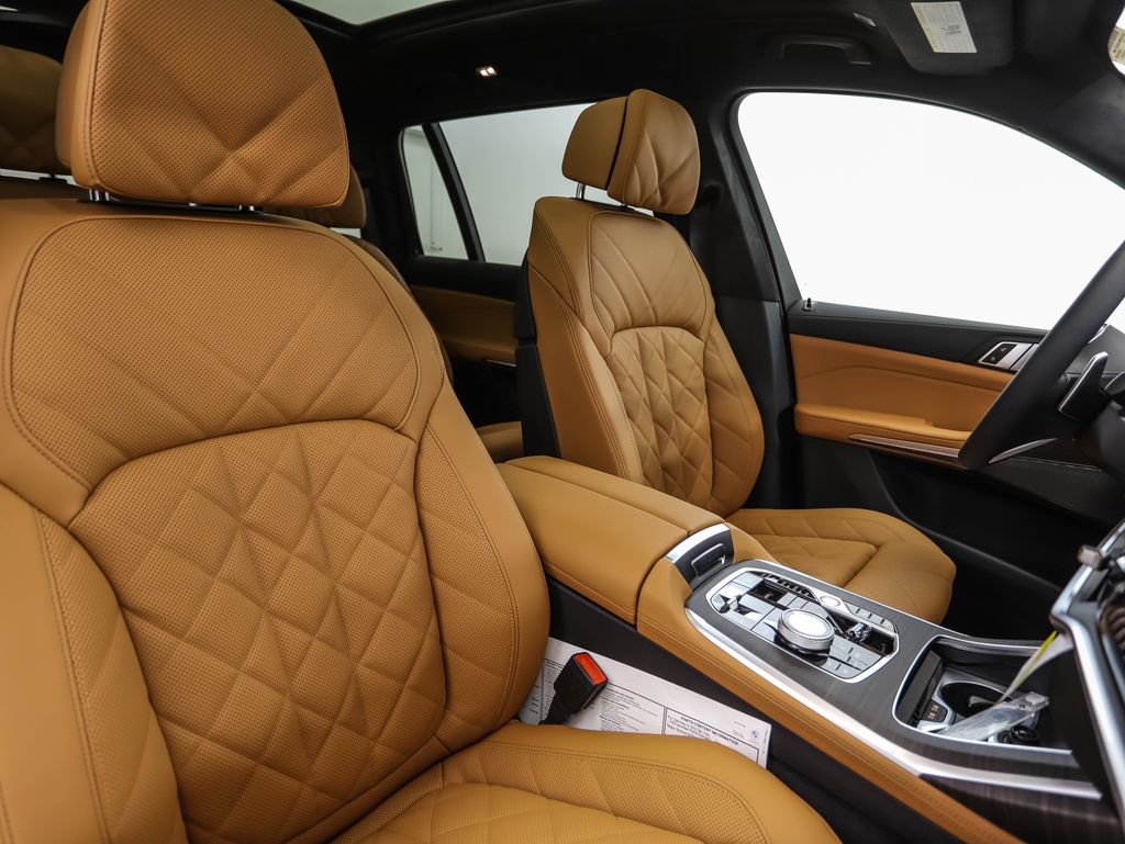 Used 2025 BMW X7 xDrive40i w/ Executive Package image 36