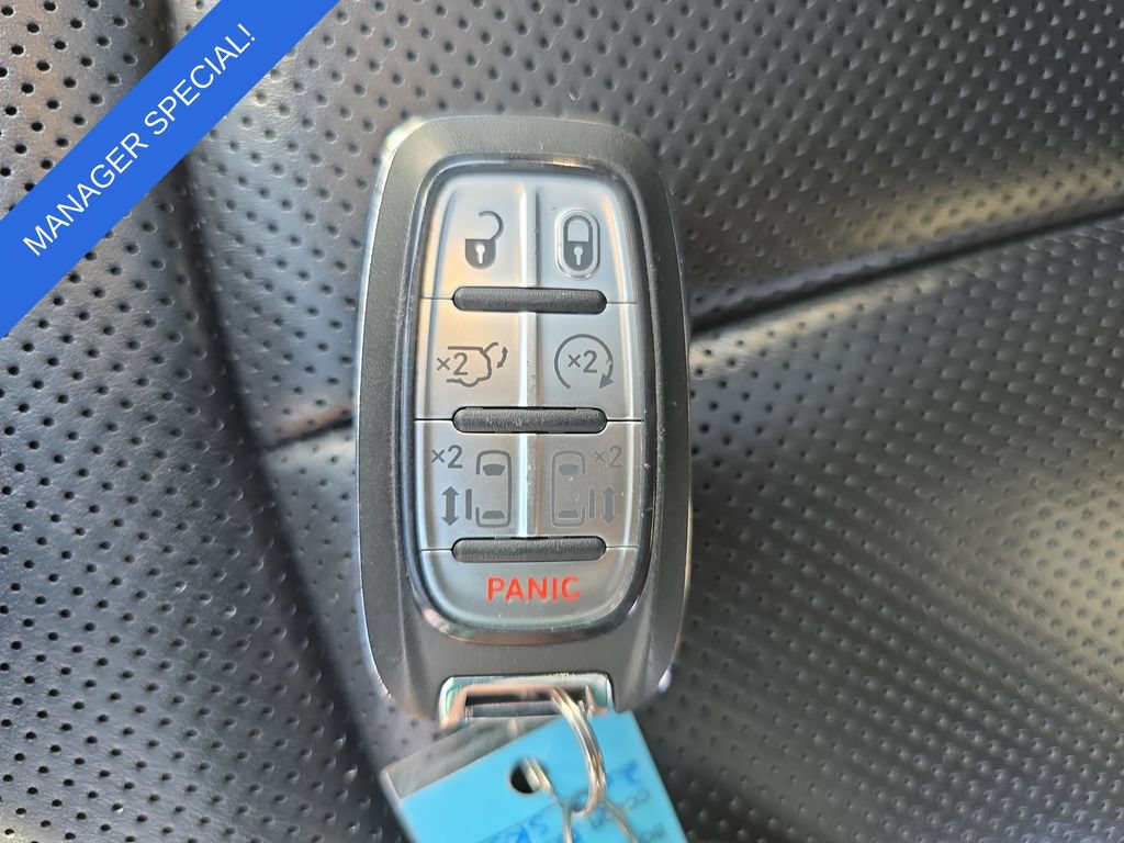 Used 2025 Chrysler Pacifica Limited FWD image 38