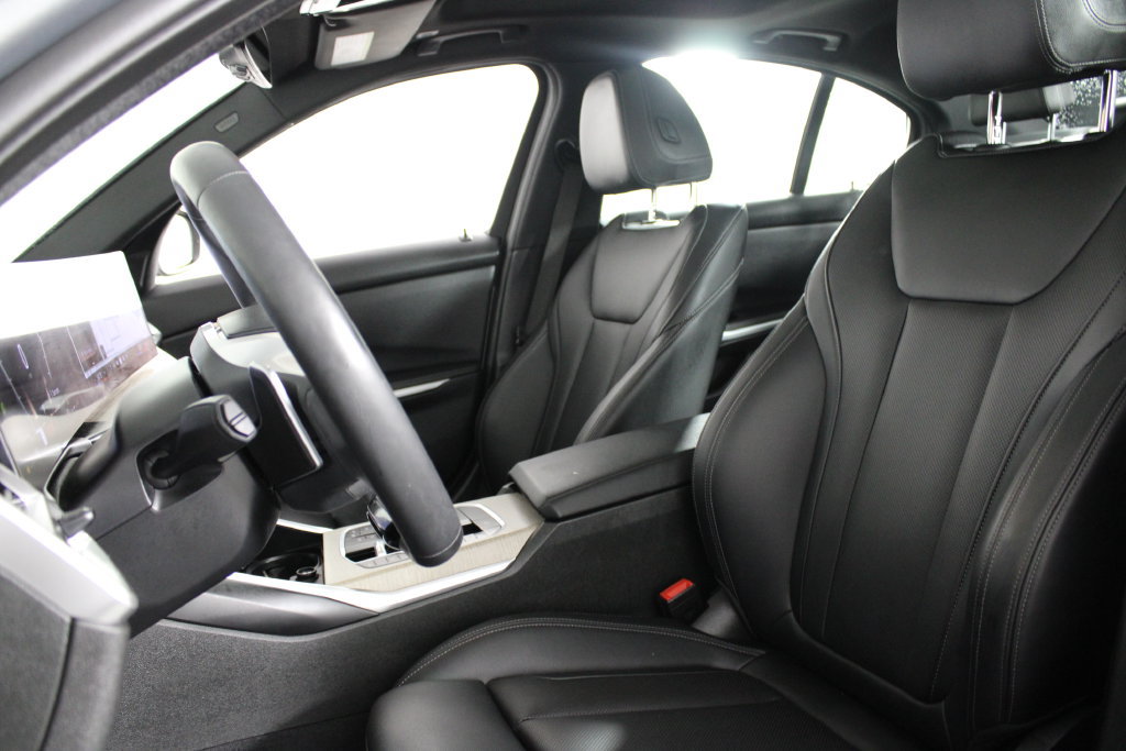 Used 2025 BMW 330i Sedan RWD image 18
