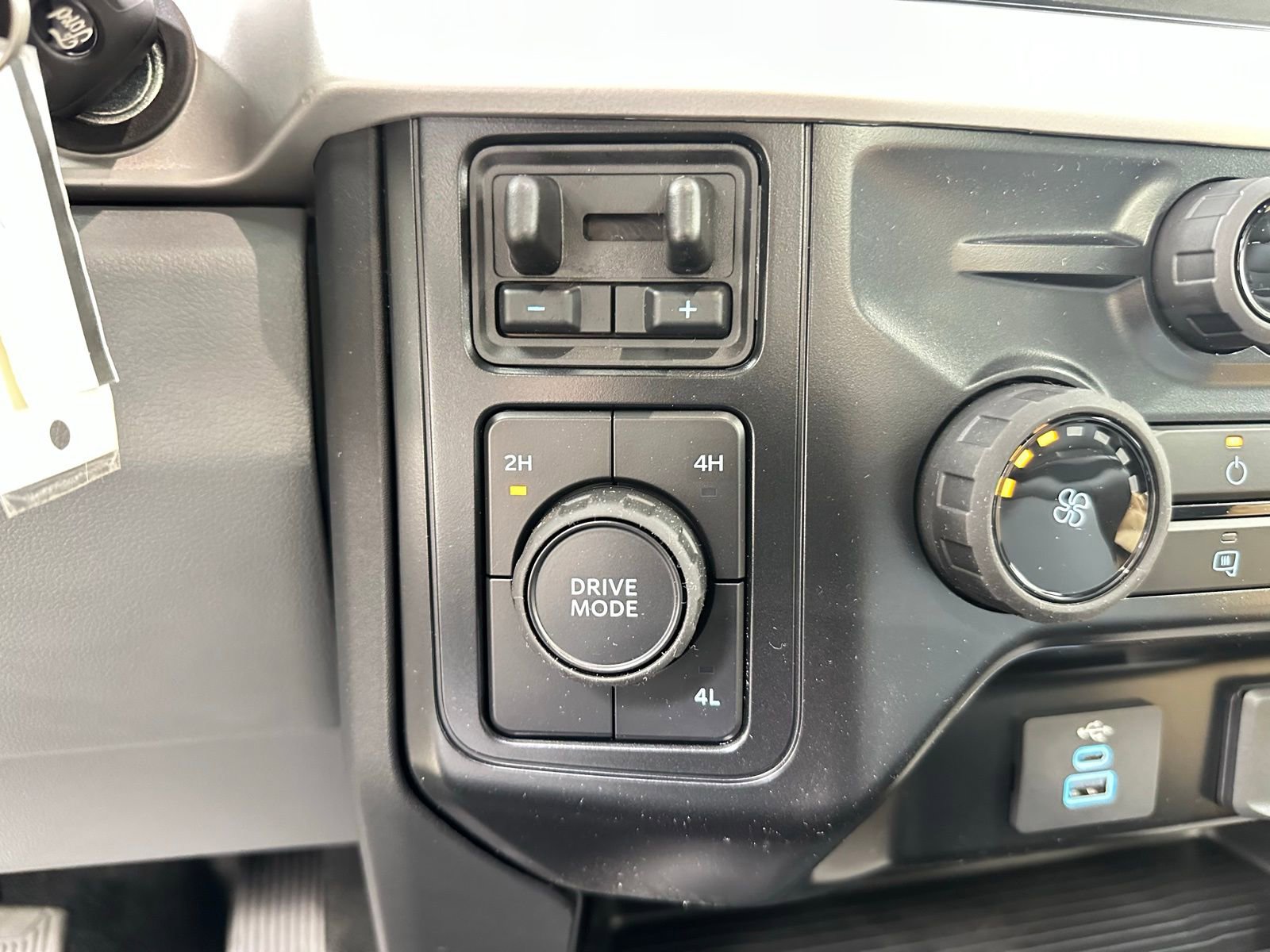 New 2025 Ford F350 XL w/ XL Chrome Package image 19