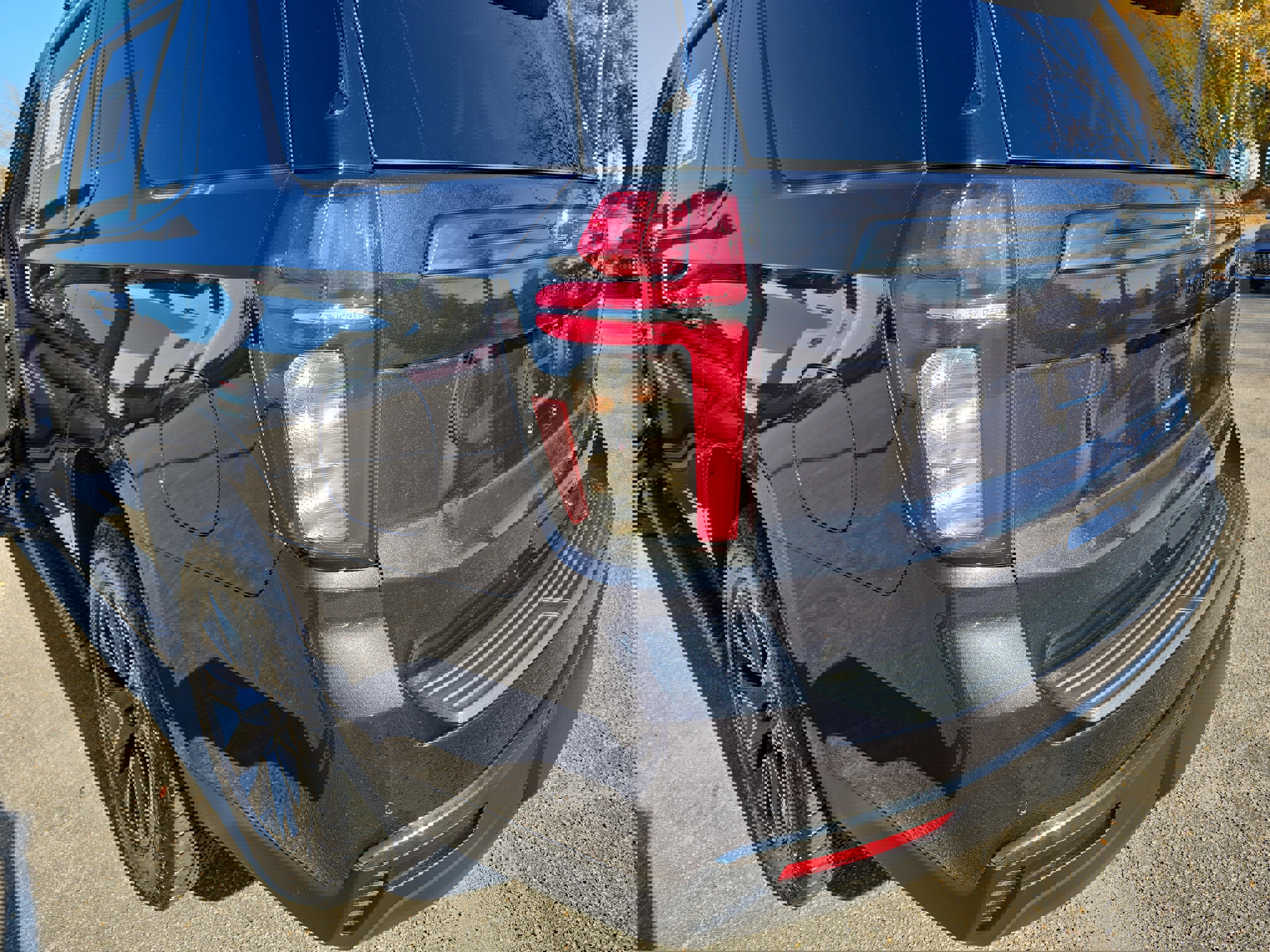 Used 2022 Chevrolet Tahoe Z71 w/ Luxury Package image 37