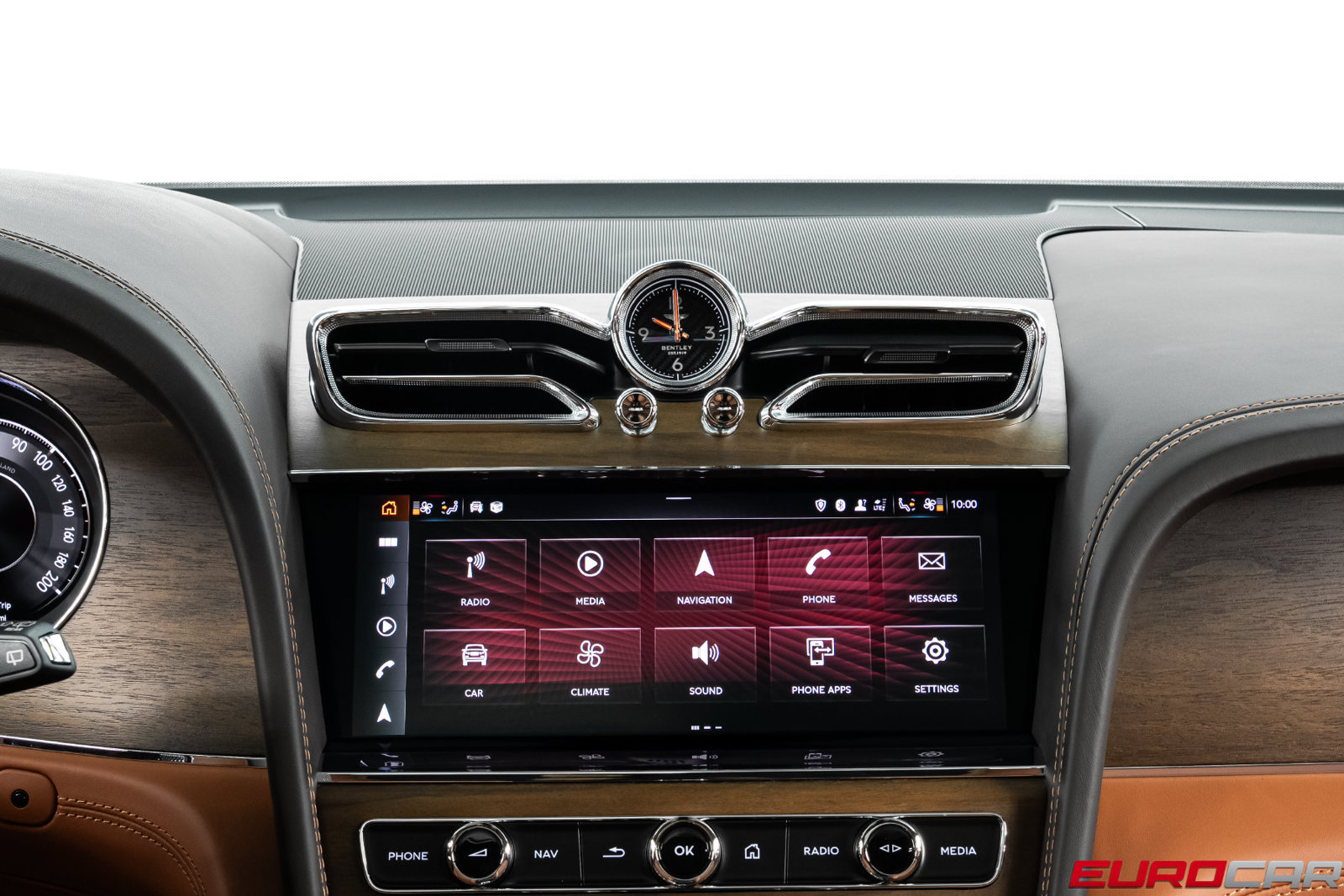 Used 2024 Bentley Bentayga AWD/4WD image 28
