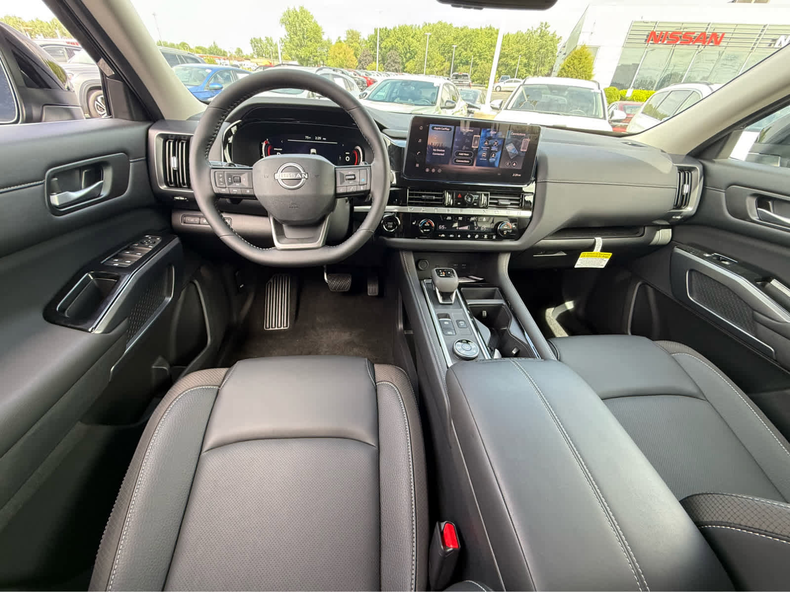 Used 2026 Nissan Pathfinder SL AWD/4WD image 12