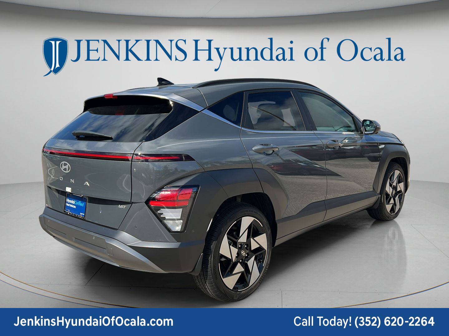 Certified 2025 Hyundai Kona Limited FWD image 3