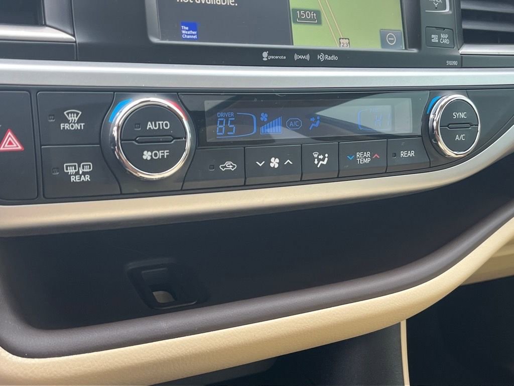 Used 2019 Toyota Highlander AWD V6 image 11