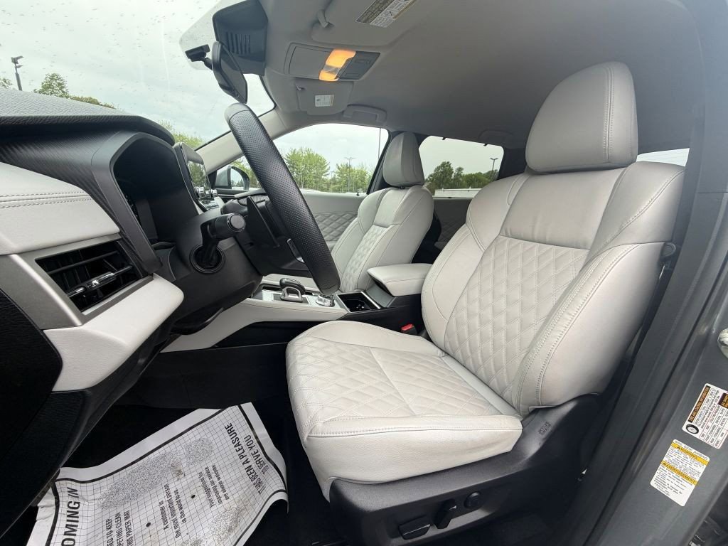 Used 2024 Mitsubishi Outlander SEL AWD/4WD image 12