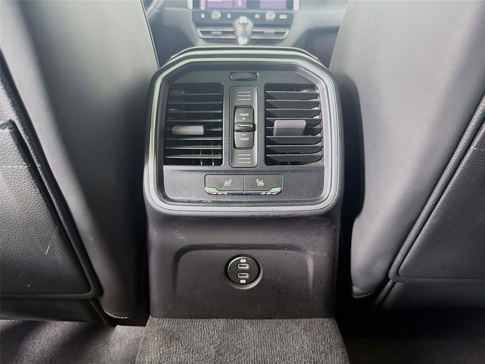Certified 2023 Porsche Macan Turbo AWD/4WD image 21