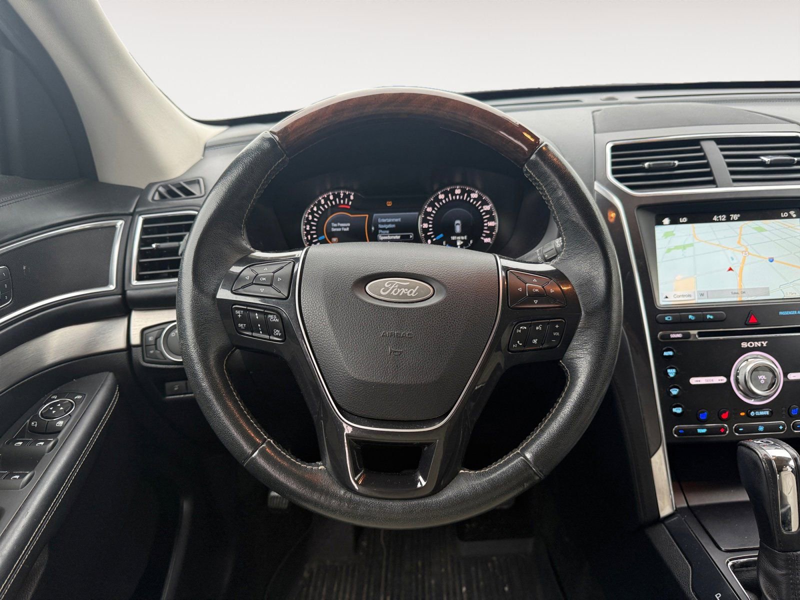 Used 2017 Ford Explorer Platinum AWD/4WD image 12