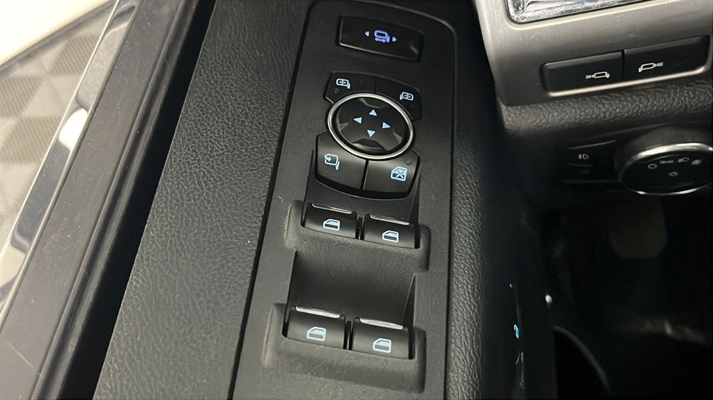 Used 2017 Ford F350 Platinum w/ FX4 4x4 Off Road Package image 29