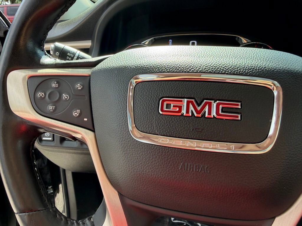 Used 2022 GMC Acadia Denali w/ Denali Ultimate Package FWD image 18