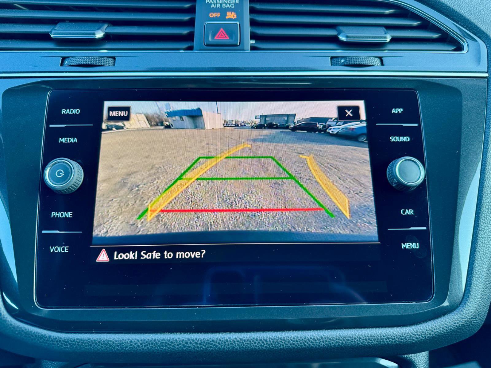 Used 2018 Volkswagen Tiguan SE image 14