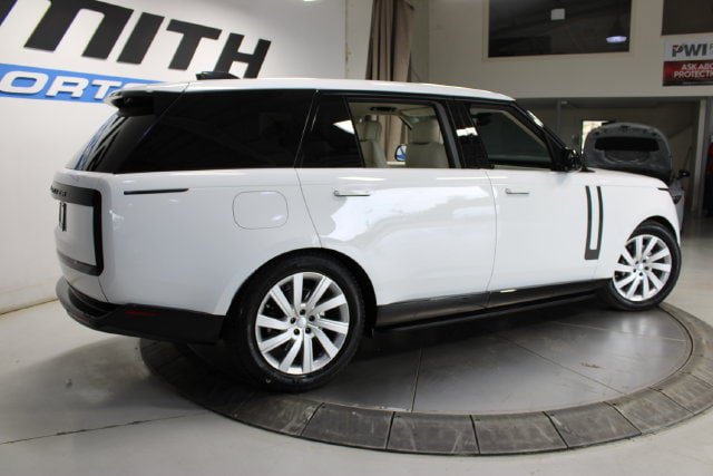 Used 2024 Land Rover Range Rover Long Wheelbase SE AWD/4WD image 6