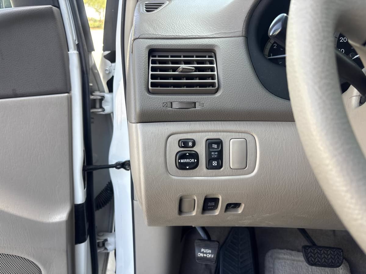 Used 2005 Toyota Sienna LE FWD image 18