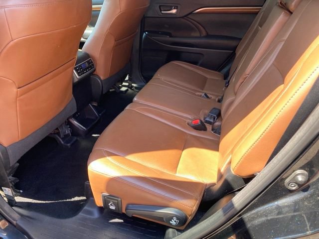 Used 2017 Toyota Highlander Limited Platinum AWD/4WD image 21