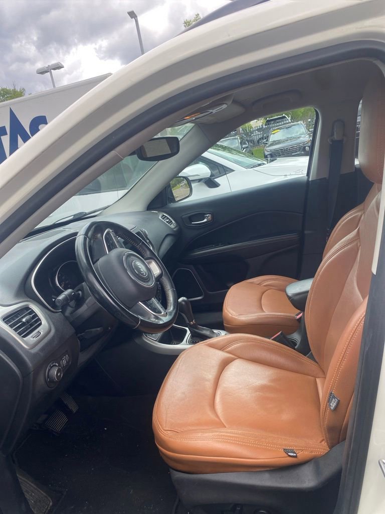 Used 2018 Jeep Compass Latitude w/ Popular Equipment Group FWD image 1