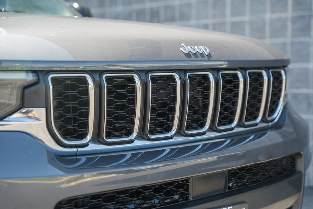 Used 2023 Jeep Grand Cherokee L Laredo AWD/4WD image 22