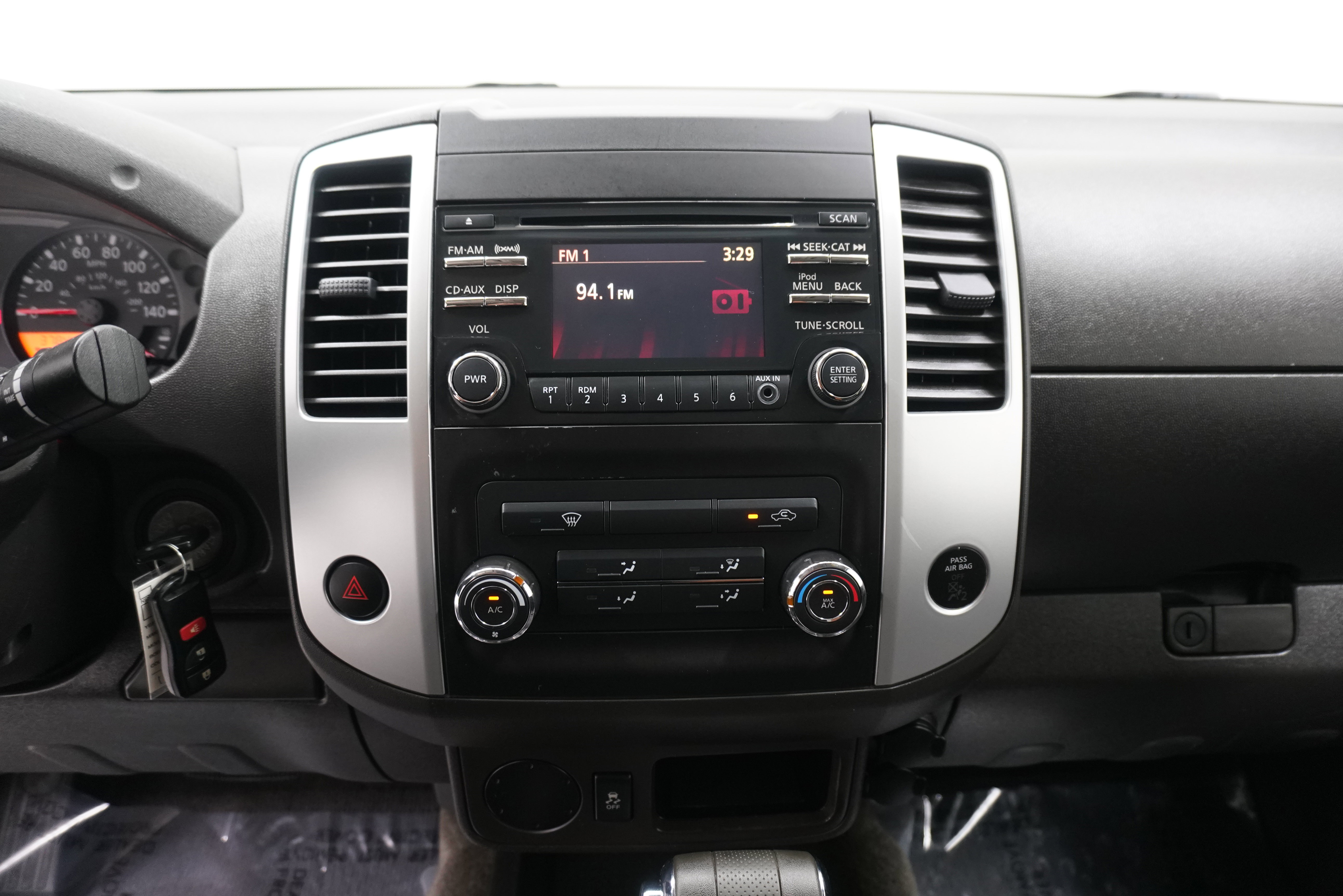 Used 2013 Nissan Frontier SV image 15