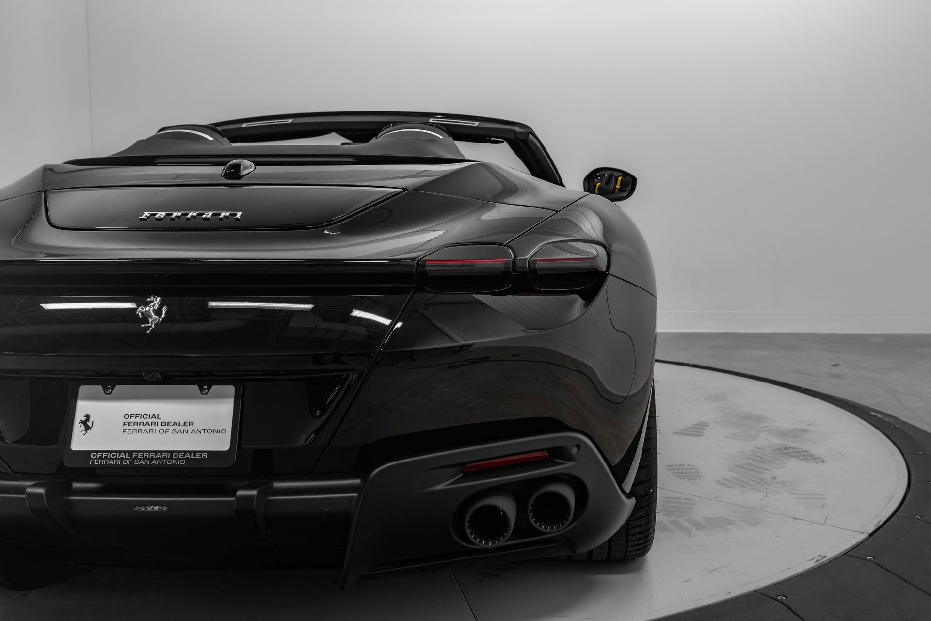 Certified 2025 Ferrari Roma Spider RWD image 52