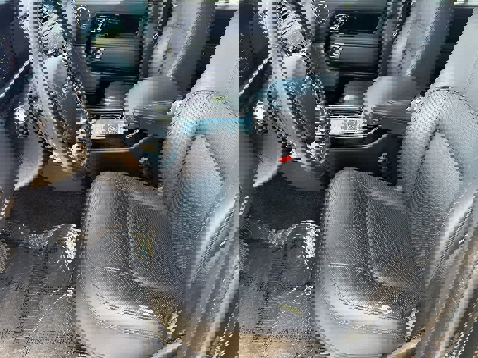 Used 2020 Land Rover Range Rover HSE image 13