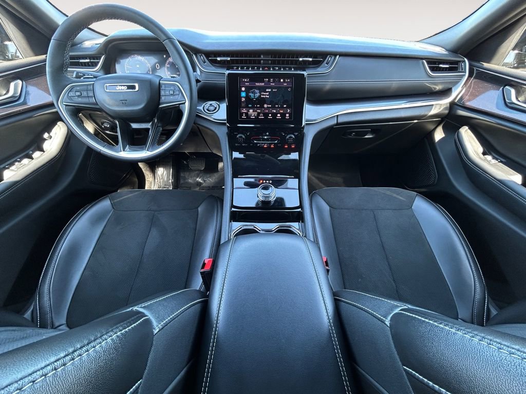 Used 2023 Jeep Grand Cherokee Altitude AWD/4WD image 12