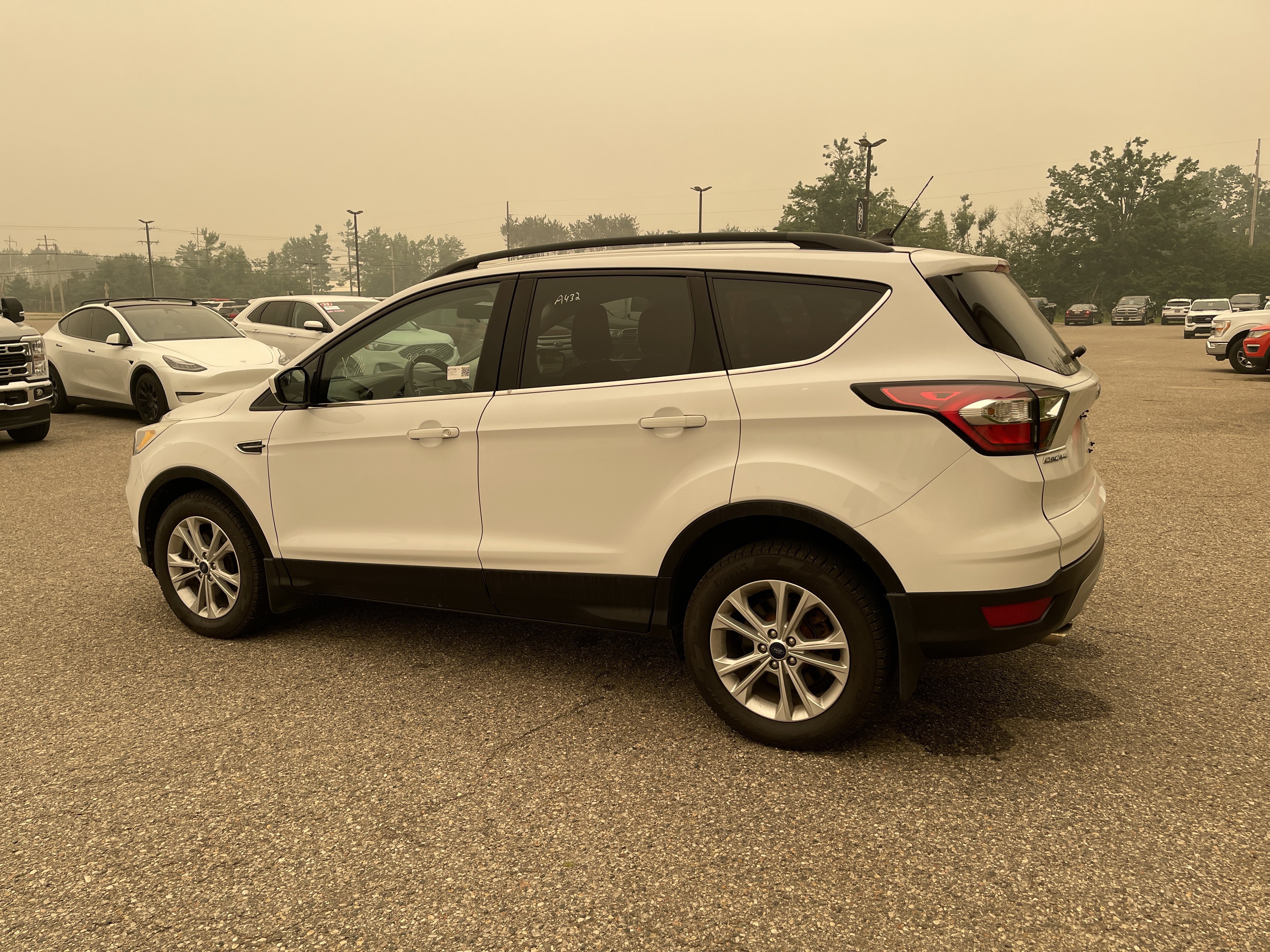 Used 2018 Ford Escape SE w/ SE SYNC Package AWD/4WD image 6