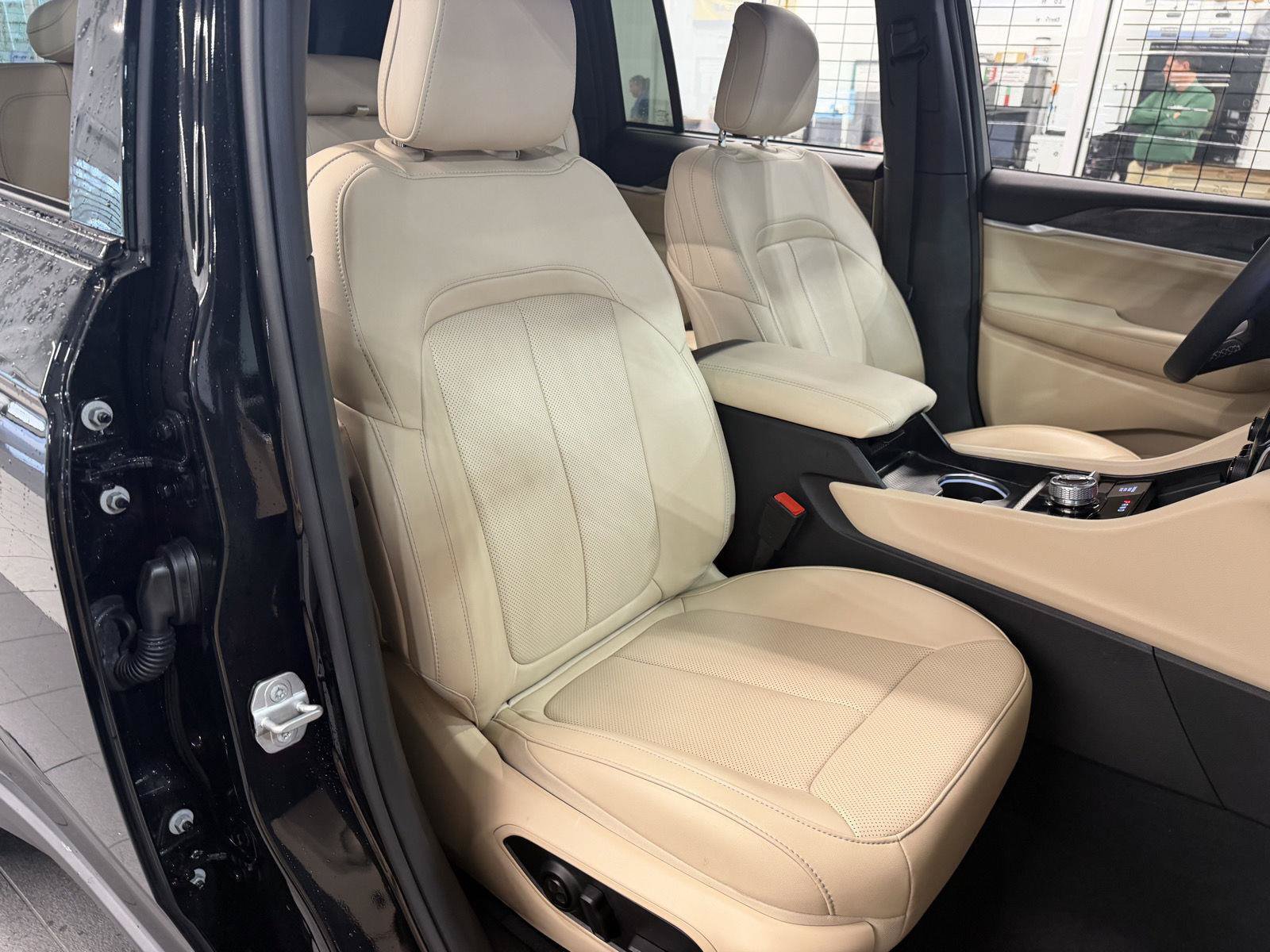 Certified 2024 Jeep Grand Cherokee Limited w/ Luxury Tech Group II AWD/4WD image 21