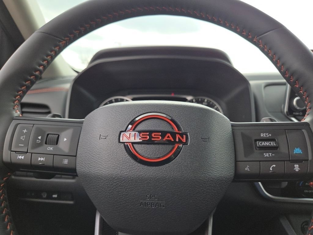 Used 2025 Nissan Rogue SV image 34