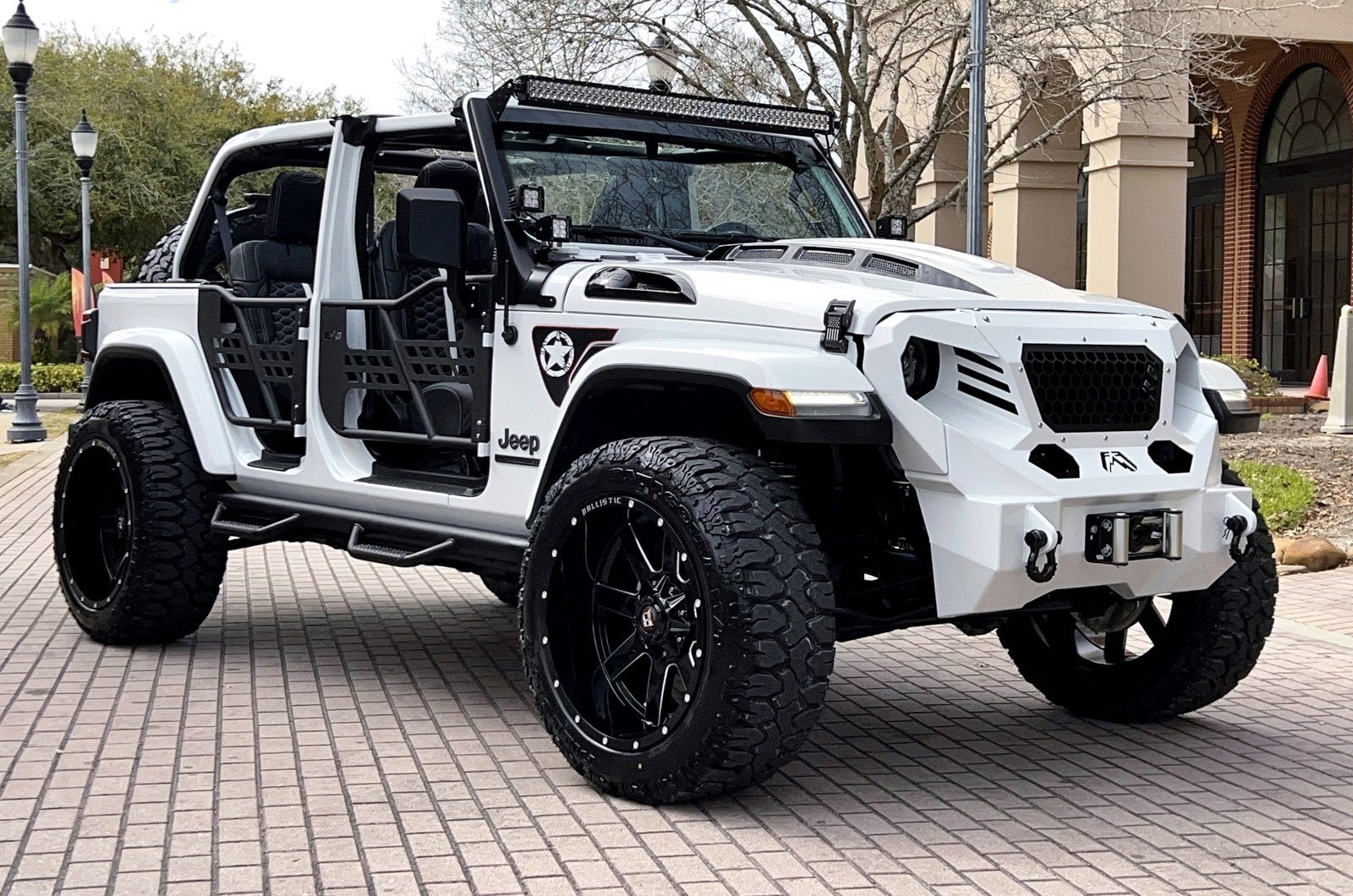 Used 2021 Jeep Wrangler Unlimited Sahara w/ Uconnect 4C Nav & Sound Group AWD/4WD image 2