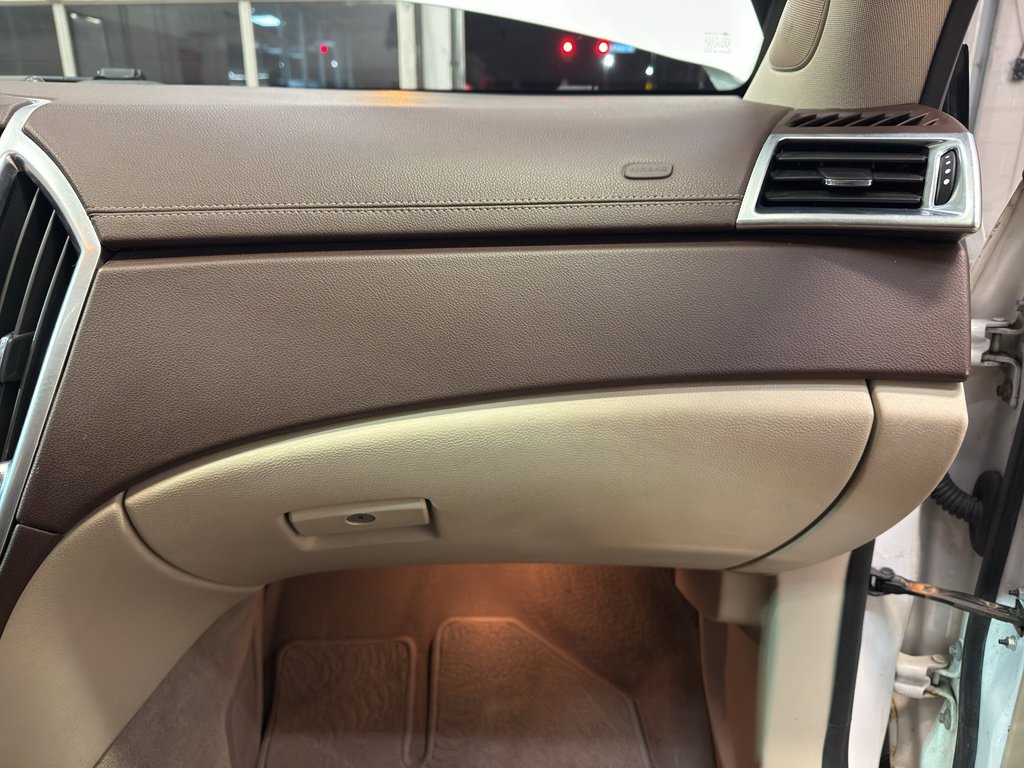 Used 2015 Cadillac SRX Luxury image 23