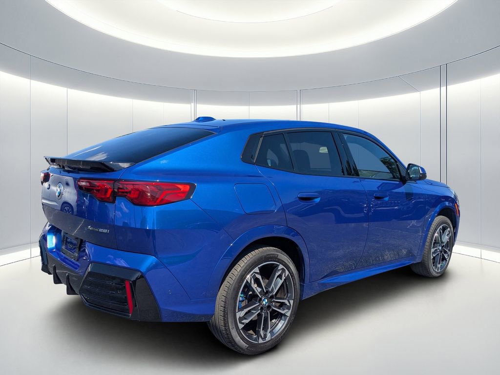 Used 2025 BMW X2 xDrive28i w/ M Sport Package AWD/4WD image 4