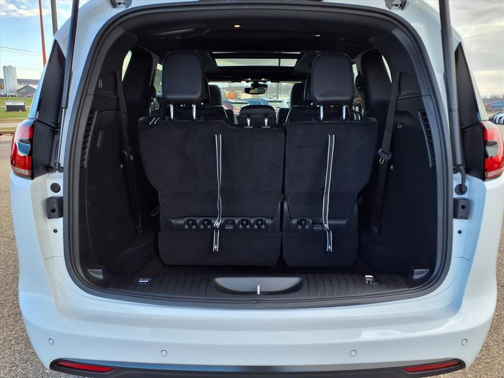 New 2026 Chrysler Pacifica Select w/ S Appearance Package AWD/4WD image 5