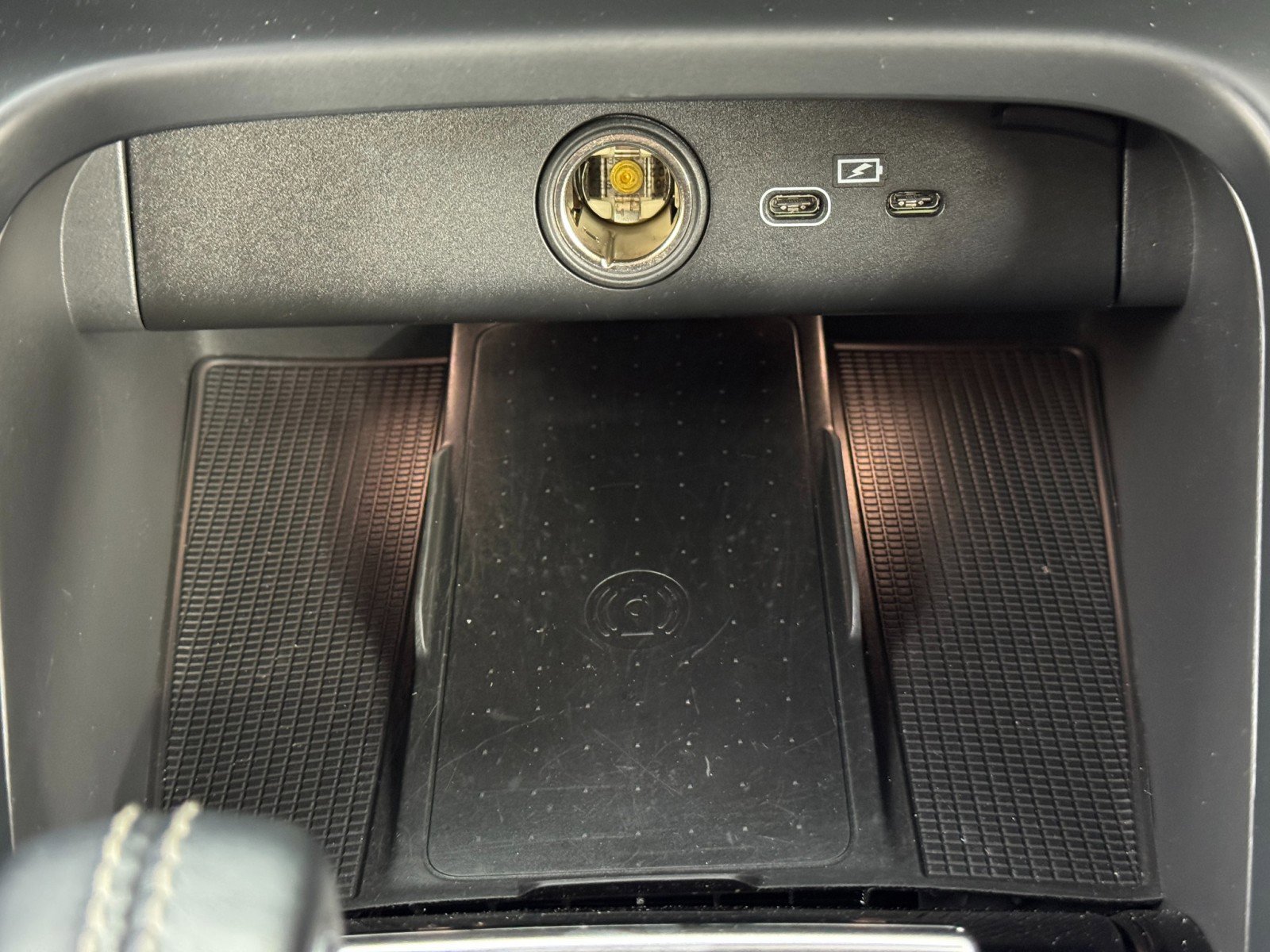 Used 2021 Volvo XC40 P8 Recharge w/ Advanced Package image 30