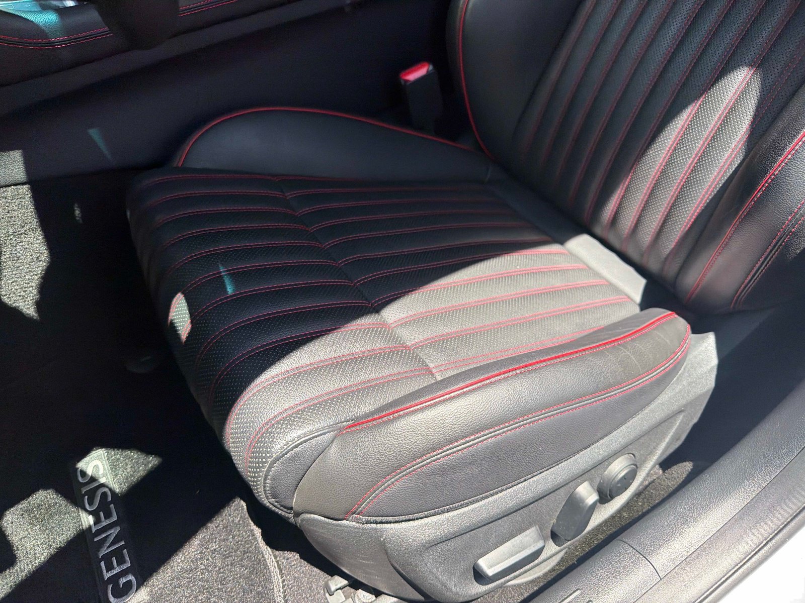 Used 2025 Genesis G70 2.5T w/ Sport Prestige Package RWD image 18